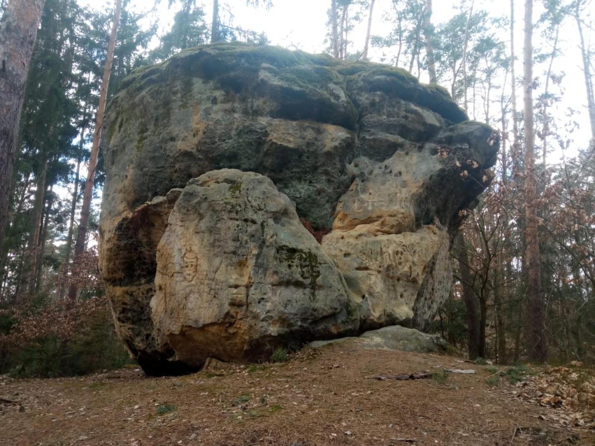 Vila chata u certovych hlav Zelizy Exteriér fotografie