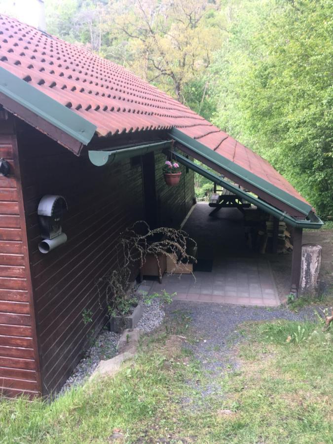 Vila chata u certovych hlav Zelizy Exteriér fotografie
